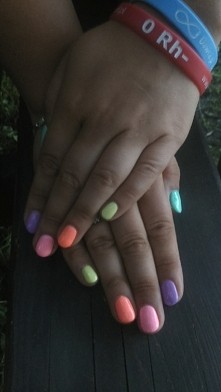 Semilac: 023 (Banana), 132 (Orange Lollipop), 131 (Lovely Mickey), 035 (Bright Lavender), 022 (Mint) ;-)