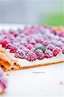 CIASTO FRANCUSKIE Z KREMEM CYTRYNOWYM I MALINAMI