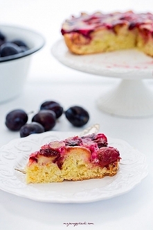 ODWRÓCONE CIASTO ZE ŚLIWKAMI