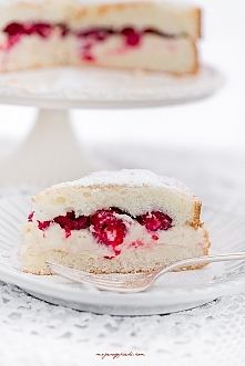 TORTA MARGHERITA Z KREMEM I MALINAMI