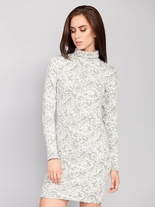 Elegancka sukienka o prosty...