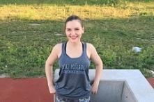 Koszulka do ćwiczeń z motywującym napisem: Ćwicz pośladki! Leginsów nie oszukasz.

Dostępna na gainzta.org