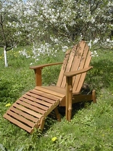 Drewniane leżaki z podnóżkiem: niczego więcej na piątkowe popołudnie:)