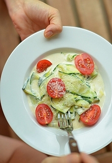 Makaron z cukinii w sosie ś...