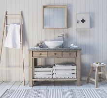 Drewniane dodatki są nieodzowne w domu w skandynawskim stylu. Więcej na cosycottage.pl