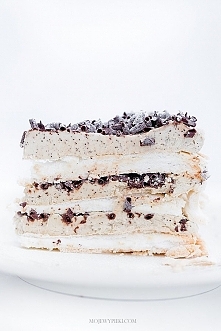 MROŻONY TORT BEZOWY TIRAMISU