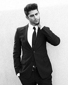 Mężczyzna w garniturze *. * Kobiety to kochają <3