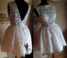 Rozkloszowana sukienka z ecru koronki. Wersja z górą bez podszewki. Głebokie wyciecie na plecach.