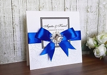 Zaproszenia ślubne z piękną broszką i tłoczonym ornamentem, link do strony w komentarzu