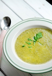 Zupa krem z brokułów ze parmezanową śmietaną