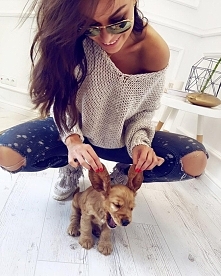 śliczny sweterek  <3 i do tego ten mały słodziak  *,*