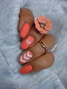 peach nails