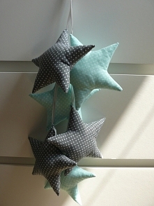 Girlanda może wisieć w poziomie i w pionie