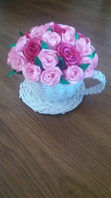 Filiżanka z papierowej wikliny z różyczkami ze wstążki :) moje własne wykonanie