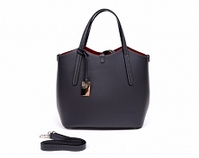 Czarna skóra. Ideał na jesi...