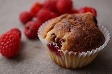 Wegańskie muffiny z malinami