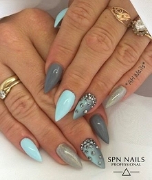 SPN 
▪️ błękitny - UV LaQ733 Morning Brezee.. 
▪️ srebrny - UV LaQ630 Liquid Silver 
▪️ szary - Gel LaQ Desire..