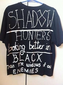 Koszulka własnoręcznie malowana shadowhunters. Robię na zamówienie.Napisz do mnie c: