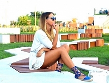 Kombinezon z wiązaniem. Kombinezon zdobiony wiązaniem w pasie. Kombinezon podkreśli Twoje kobiece kształty! Kombinezon damski elegancki.