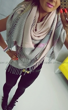 Pudrowa, tłoczona chusta , ...