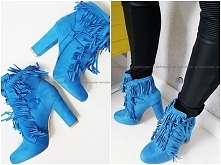 Botki BABY BLUE z frędzlami na
komfortowym grubym słupku,
z zamszowej eko-skóry, niezwykle efektowne,
stabilne i dobrze wyprofilowane staną się nieodłącznym
elementem wielu styl...