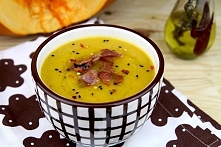 Rozgrzewający krem z dyni z chrupiącym bekonem