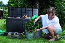 Czy Wam też brakuje miejsca na wszystkie narzędzia ogrodnicze, które właśnie teraz są angażowane do jesiennych prac w ogrodzie? Z pomocą przyjdą szczelne, zamykane skrzynie ogro...