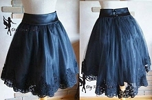 Spódnica zostala uszyta z g...