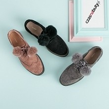 Półbuty z pomponami