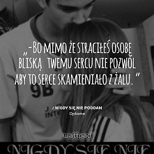 Opowiadanie "Nigdy się nie poddam" jest to coś dla osób lubiących czytać o piłce nożnej. Jest to jedno z lepszych opowiadań, które czytałam. :)