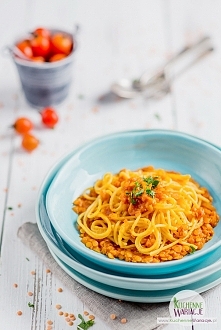 Spaghetti z soczewicą i sosem pomidorowo-marchewkowym