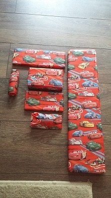 Prezent na urodziny połączony z Dniem Chłopaka już gotowy! 
Napisze Wam co zapakowałam, polece od największego!
1. ramki czerwone na tablice rejestracyjne (gadal mi o nich ze mu...