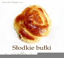 Słodkie bułki z ricottą i żurawiną