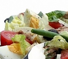 SAŁATA 

Składniki:

112 g Jaja kurze całe
6 g Cukier
40 g Cytryna
25 g Grzanki razowe Mamut
24 g Kiełki rzodkiewki
50 ml Oliwa z oliwek
99 g Oliwki czarne, bez pestek
100 g Pom...