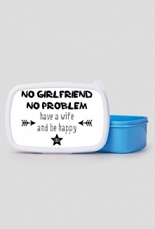 Lunchbox z napisem "No girlfriend, no problem. Have a wife and be happy"