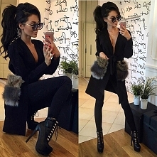 @lilly.marchel wygląda obłędnie w czarnym płaszczyku i wysokich botkach Sergio