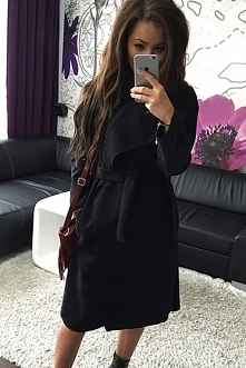 Czarny flauszowy płaszczyk ...