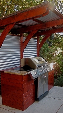 mały grill w ogrodzie:)