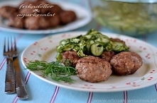 Frykadelki i duńska sałatka ogórkowa