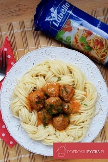 Pulpeciki wołowe w sosie piwnym, umieszczone w warkoczu makaronowym! :) Użyłam piwa o smaku miodowym znanej, dostępnej firmy. Od razu uprzedzam, że alkohol wyparuje z sosu podcz...