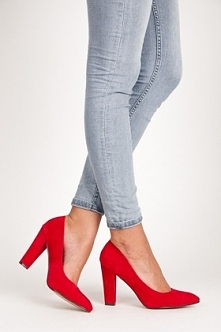 Wygodne czółenka na słupku :)