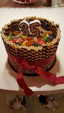 Torcik czekoladowo marcepanowy w towarzystwie Haribo;)