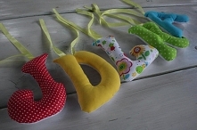 Julka - szyte na maszynie, ręcznie wykańczane literki bawełniane. Idealna propozycja na  uroczy prezent niezależnie od okazji!
Materiały, czcionka i styl zawieszenia do wyboru d...