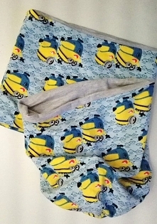 Minionkowy komplecik czapka przedłużana typu "smerfetka/beani" plus komin, uszyte z miękkich dresówek w dwóch warstwach. Materiały do wyboru do koloru :) Zapraszamy!