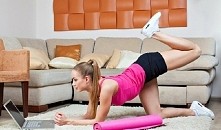 wszystkie ćwiczenia wykonuje w domu Aerobik z internetu na rozgrzewkę który trwa 17 min wskakuje później na orbitrek 50 min spalam 560 kcal,  nożyce,  A6W,  skrety tułowia.  nie...