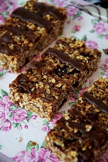 BATONIKI MUSLI Z GORZKĄ CZEKOLADĄ <3