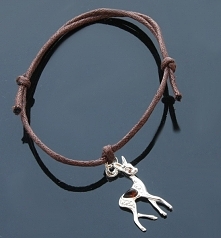 sznurkowa bransoletka z jelonkiem
cena 25 zl
wiecej na allkon.net