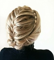 Jak wykonać tę fryzurę? Kró...