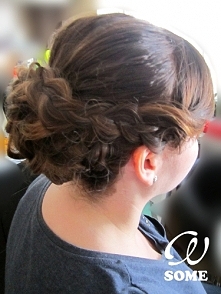 Upięcie z warkoczy.