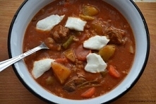 Gulasz z indyka z warzywami i kaszą pęczak